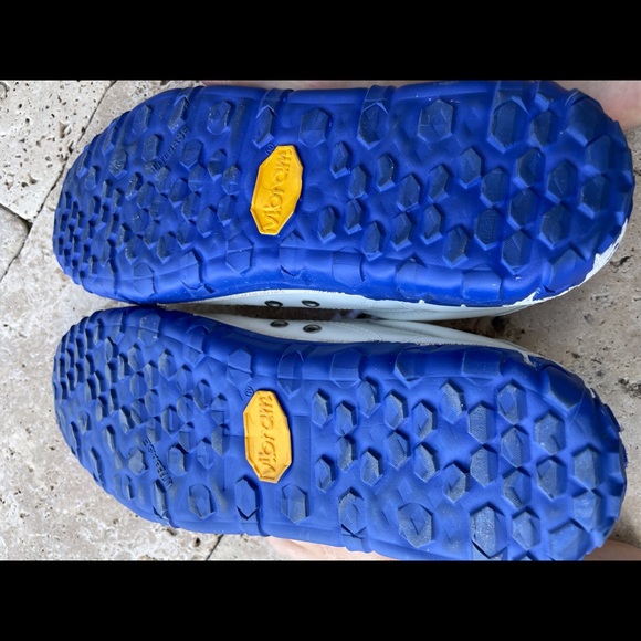 P448 C.L.S White with Blue Bottom - Picture 4 of 4